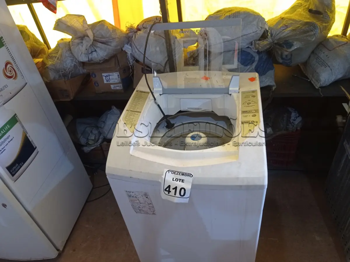 LOTE 410 - 01 MÁQUINA DE LAVAR MARCA BRASTEMP 8KG 220V. (NO ESTADO) ATENÇÃO! FAZER A VISITAÇÃO ANTES DE ARREMATAR, NÃO SABEMOS SE FUNCIONA. LEILÃO NÃO TEM GARANTIA E NEM DEVOLUÇÃO, SUJEITO A POSSÍVEIS AVARIAS VISÍVEIS/OCULTAS E/OU AUSÊNCIA DE COMPONENTES.