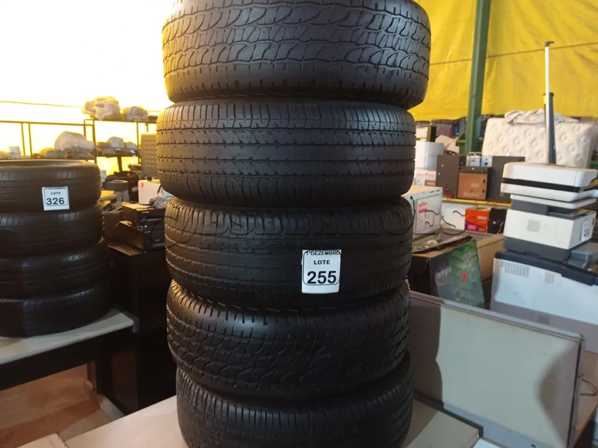 LOTE 255 - 05 PNEUS 265-70-18” USADOS. (NO ESTADO) ATENÇÃO! FAZER A VISITAÇÃO ANTES DE ARREMATAR, NÃO SABEMOS SE FUNCIONA. LEILÃO NÃO TEM GARANTIA E NEM DEVOLUÇÃO, SUJEITO A POSSÍVEIS AVARIAS VISÍVEIS/OCULTAS E/OU AUSÊNCIA DE COMPONENTES.