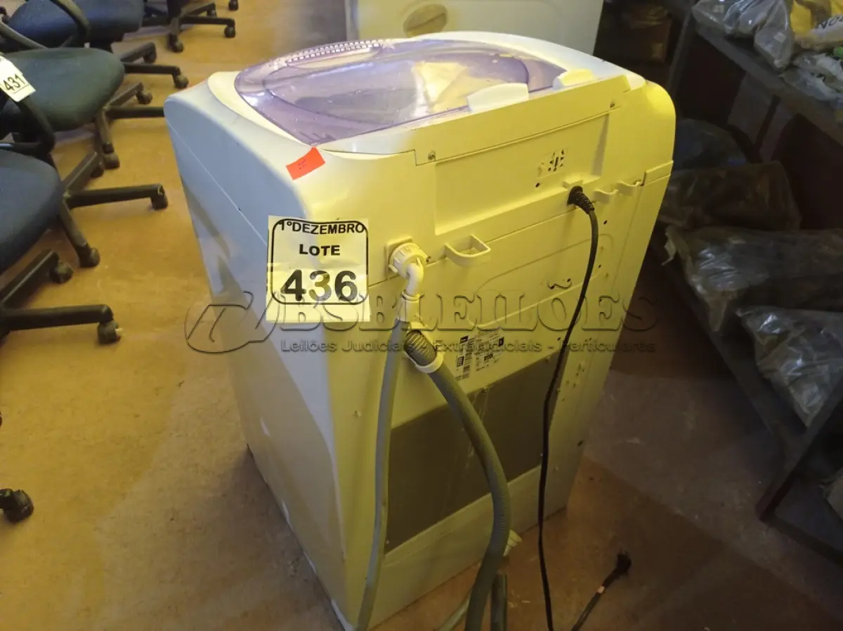 LOTE 436 - 01 MÁQUINA DE LAVAR MARCA ELECTROLUX 8KG 220V. (NO ESTADO) ATENÇÃO! FAZER A VISITAÇÃO ANTES DE ARREMATAR, NÃO SABEMOS SE FUNCIONA. LEILÃO NÃO TEM GARANTIA E NEM DEVOLUÇÃO, SUJEITO A POSSÍVEIS AVARIAS VISÍVEIS/OCULTAS E/OU AUSÊNCIA DE COMPONENTES.