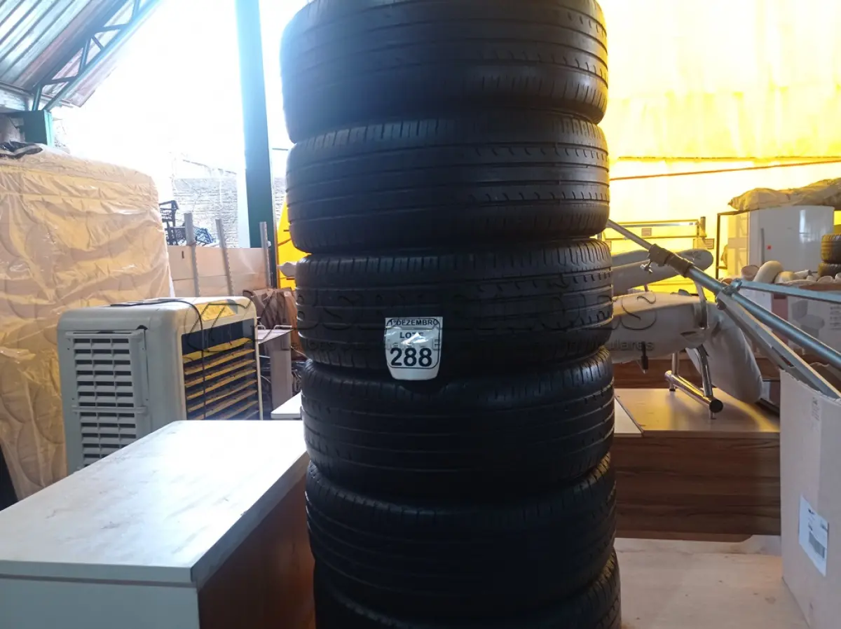 LOTE 288 - 06 PNEUS USADOS 215-55-17. (NO ESTADO) ATENÇÃO! FAZER A VISITAÇÃO ANTES DE ARREMATAR, NÃO SABEMOS SE FUNCIONA. LEILÃO NÃO TEM GARANTIA E NEM DEVOLUÇÃO, SUJEITO A POSSÍVEIS AVARIAS VISÍVEIS/OCULTAS E/OU AUSÊNCIA DE COMPONENTES.