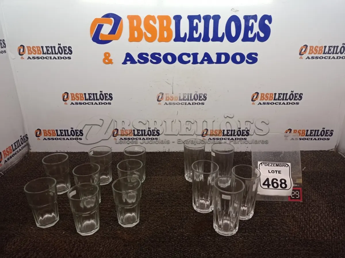 LOTE 468 - 13 COPOS DE VIDRO MODELOS DIVERSOS. (NO ESTADO) ATENÇÃO! FAZER A VISITAÇÃO ANTES DE ARREMATAR, NÃO SABEMOS SE FUNCIONA. LEILÃO NÃO TEM GARANTIA E NEM DEVOLUÇÃO, SUJEITO A POSSÍVEIS AVARIAS VISÍVEIS/OCULTAS E/OU AUSÊNCIA DE COMPONENTES.