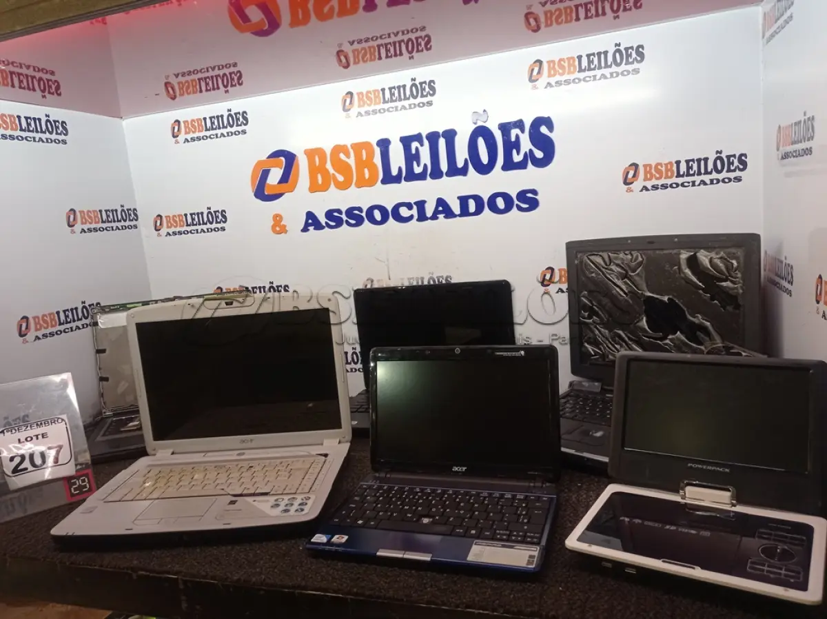 LOTE 207 - 05 NOTEBOOK’S MARCAS E MODELOS DIVERSOS. (NO ESTADO) ATENÇÃO! FAZER A VISITAÇÃO ANTES DE ARREMATAR, NÃO SABEMOS SE FUNCIONA. LEILÃO NÃO TEM GARANTIA E NEM DEVOLUÇÃO, SUJEITO A POSSÍVEIS AVARIAS VISÍVEIS/OCULTAS E/OU AUSÊNCIA DE COMPONENTES.