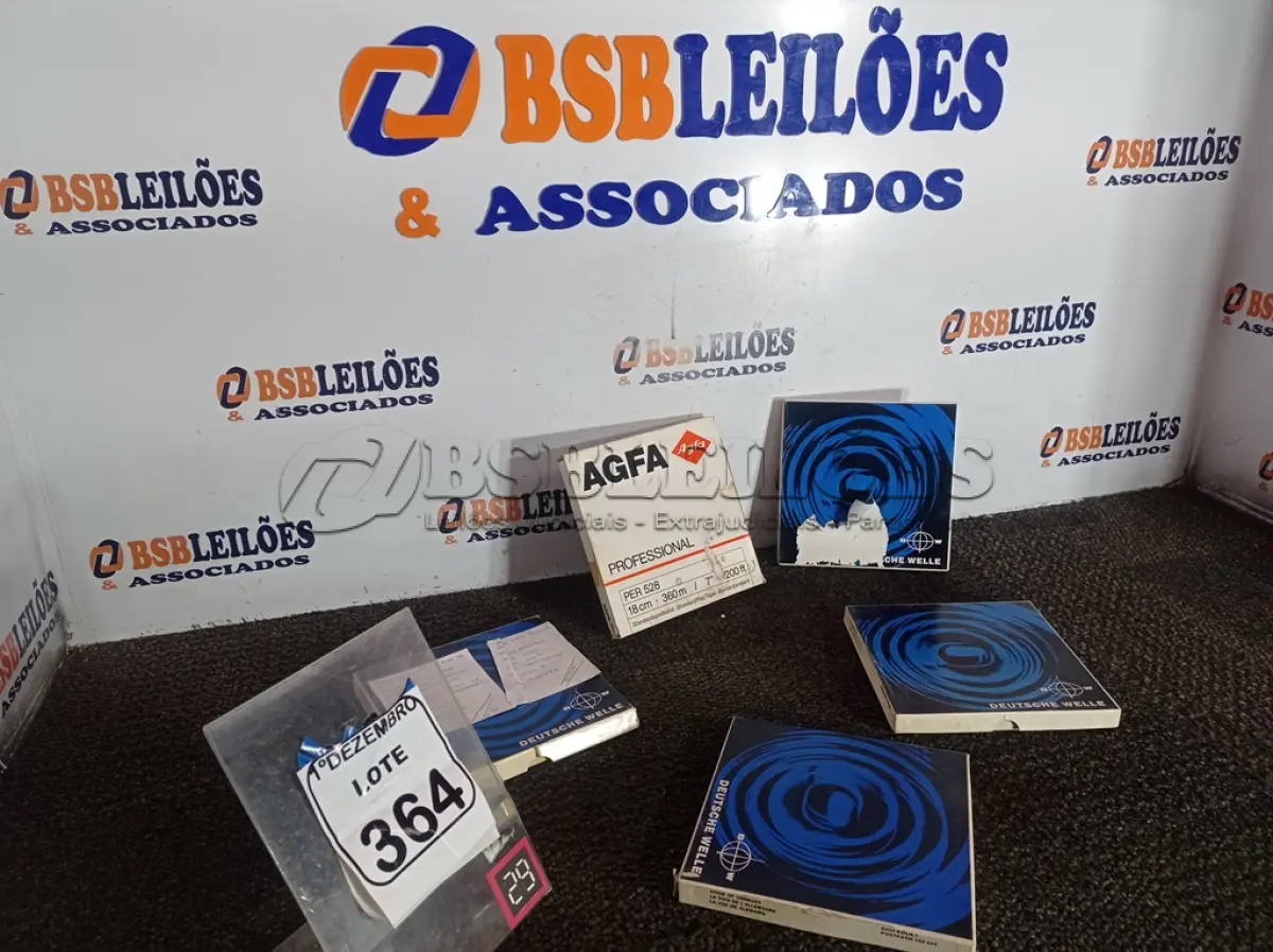 LOTE 364 - 05 FITAS ANTIGAS. (NO ESTADO) ATENÇÃO! FAZER A VISITAÇÃO ANTES DE ARREMATAR, NÃO SABEMOS SE FUNCIONA. LEILÃO NÃO TEM GARANTIA E NEM DEVOLUÇÃO, SUJEITO A POSSÍVEIS AVARIAS VISÍVEIS/OCULTAS E/OU AUSÊNCIA DE COMPONENTES.