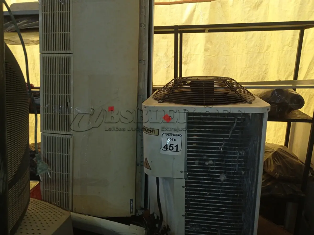 LOTE 451 - 01 CONDENSADORA E 01 EVAPORADORA MARCA HITACHI. (NO ESTADO) ATENÇÃO! FAZER A VISITAÇÃO ANTES DE ARREMATAR, NÃO SABEMOS SE FUNCIONA. LEILÃO NÃO TEM GARANTIA E NEM DEVOLUÇÃO, SUJEITO A POSSÍVEIS AVARIAS VISÍVEIS/OCULTAS E/OU AUSÊNCIA DE COMPONENTES.