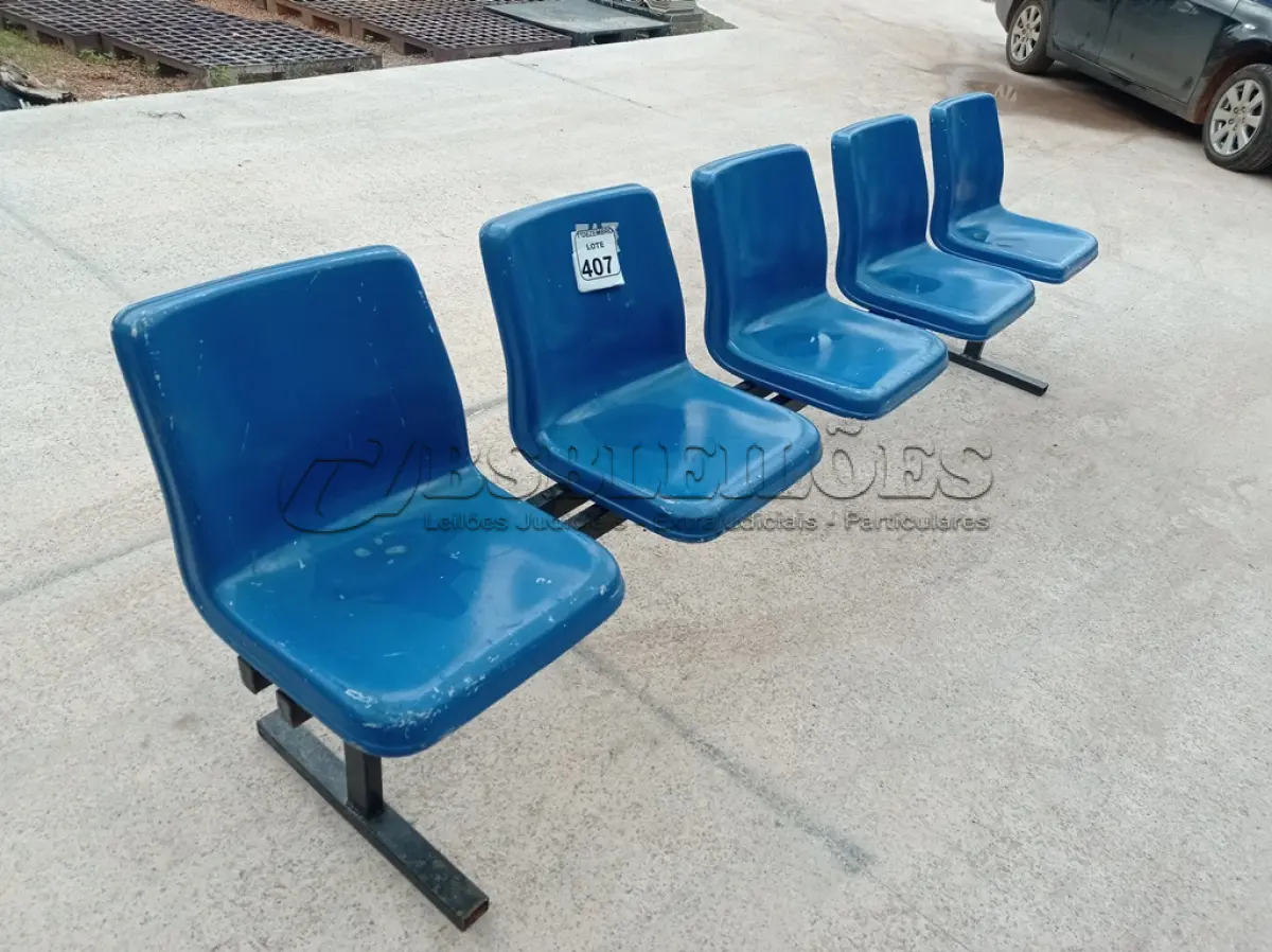 LOTE 407 - 01 LONGARINA C/ASSENTO EM PLÁSTICO, BASE DE FERRO C/CINCO LUGARES. (NO ESTADO) ATENÇÃO! FAZER A VISITAÇÃO ANTES DE ARREMATAR, NÃO SABEMOS SE FUNCIONA. LEILÃO NÃO TEM GARANTIA E NEM DEVOLUÇÃO, SUJEITO A POSSÍVEIS AVARIAS VISÍVEIS/OCULTAS E/OU AUSÊNCIA DE COMPONENTES.