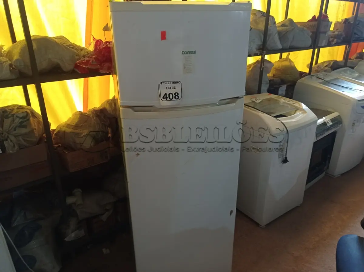 LOTE 408 - 01 GELADEIRA MARCA CONSUL 220V. (NO ESTADO) ATENÇÃO! FAZER A VISITAÇÃO ANTES DE ARREMATAR, NÃO SABEMOS SE FUNCIONA. LEILÃO NÃO TEM GARANTIA E NEM DEVOLUÇÃO, SUJEITO A POSSÍVEIS AVARIAS VISÍVEIS/OCULTAS E/OU AUSÊNCIA DE COMPONENTES.