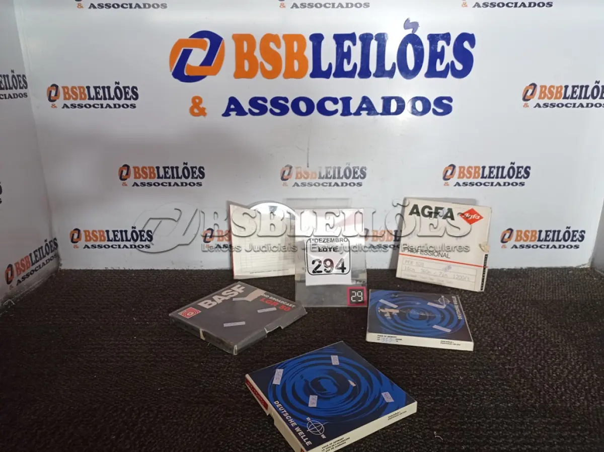 LOTE 294 - 05 FITAS ANTIGAS. (NO ESTADO) ATENÇÃO! FAZER A VISITAÇÃO ANTES DE ARREMATAR, NÃO SABEMOS SE FUNCIONA. LEILÃO NÃO TEM GARANTIA E NEM DEVOLUÇÃO, SUJEITO A POSSÍVEIS AVARIAS VISÍVEIS/OCULTAS E/OU AUSÊNCIA DE COMPONENTES.