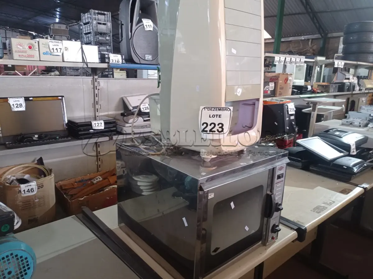LOTE 223 - 01 FORNO ELÉTRICO E 01 CLIMATIZADOR MARCAS E MODELOS DIVERSOS. (NO ESTADO) ATENÇÃO! FAZER A VISITAÇÃO ANTES DE ARREMATAR, NÃO SABEMOS SE FUNCIONA. LEILÃO NÃO TEM GARANTIA E NEM DEVOLUÇÃO, SUJEITO A POSSÍVEIS AVARIAS VISÍVEIS/OCULTAS E/OU AUSÊNCIA DE COMPONENTES.