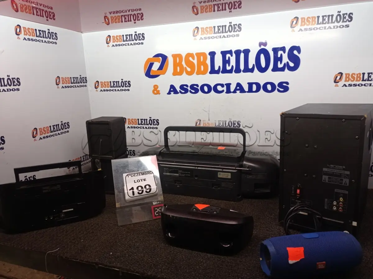 LOTE 199 - 01 CAIXA SUBWOOFER MARCA LENDEX E 04 CAIXAS DE SOM. (NO ESTADO) ATENÇÃO! FAZER A VISITAÇÃO ANTES DE ARREMATAR, NÃO SABEMOS SE FUNCIONA. LEILÃO NÃO TEM GARANTIA E NEM DEVOLUÇÃO, SUJEITO A POSSÍVEIS AVARIAS VISÍVEIS/OCULTAS E/OU AUSÊNCIA DE COMPONENTES.