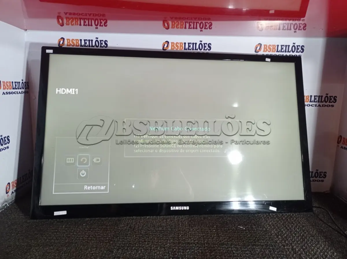 LOTE 344 - 01 TV MARCA SAMSUNG 43”. (NO ESTADO) ATENÇÃO! FAZER A VISITAÇÃO ANTES DE ARREMATAR, NÃO SABEMOS SE FUNCIONA. LEILÃO NÃO TEM GARANTIA E NEM DEVOLUÇÃO, SUJEITO A POSSÍVEIS AVARIAS VISÍVEIS/OCULTAS E/OU AUSÊNCIA DE COMPONENTES.