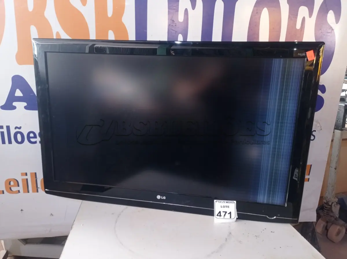 LOTE 471 - 01 TV MARCA LG 52”. (NO ESTADO) ATENÇÃO! FAZER A VISITAÇÃO ANTES DE ARREMATAR, NÃO SABEMOS SE FUNCIONA. LEILÃO NÃO TEM GARANTIA E NEM DEVOLUÇÃO, SUJEITO A POSSÍVEIS AVARIAS VISÍVEIS/OCULTAS E/OU AUSÊNCIA DE COMPONENTES.