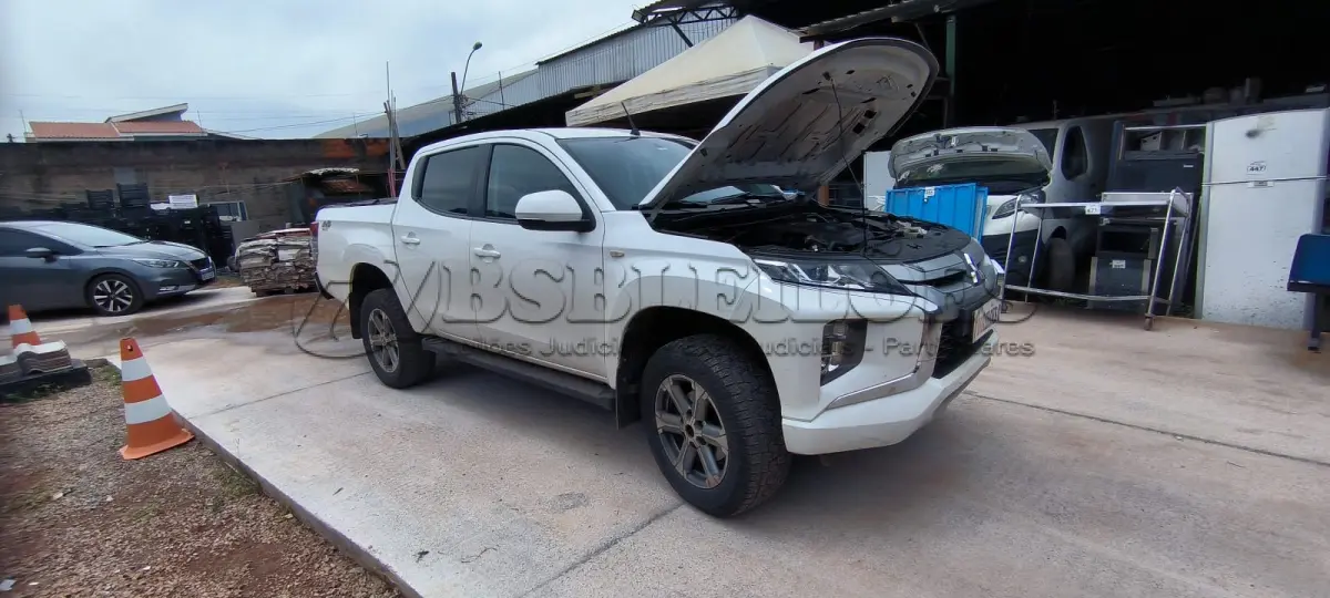 LOTE 001 - 01 MMC/TRITON SPORT GLS AUTOMATICA, COR BRANCA, DIESEL , ANO 2022/2023, 120.000 KM RODADOS (ZERADA) (NO ESTADO)