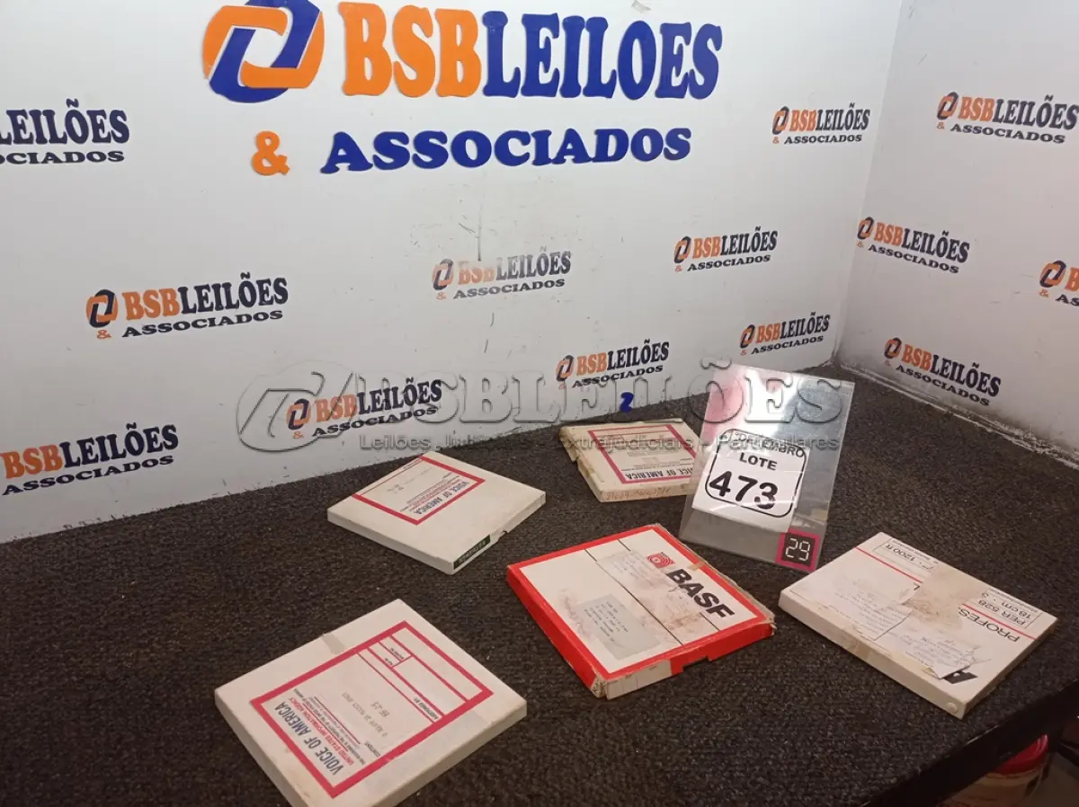 LOTE 473 - 05 FITAS ANTIGAS. (NO ESTADO) ATENÇÃO! FAZER A VISITAÇÃO ANTES DE ARREMATAR, NÃO SABEMOS SE FUNCIONA. LEILÃO NÃO TEM GARANTIA E NEM DEVOLUÇÃO, SUJEITO A POSSÍVEIS AVARIAS VISÍVEIS/OCULTAS E/OU AUSÊNCIA DE COMPONENTES.