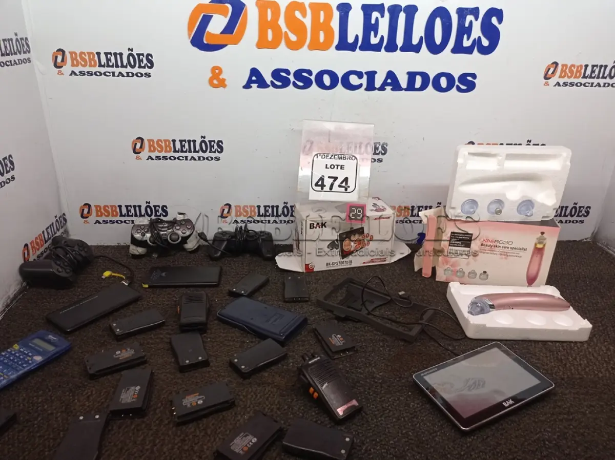 LOTE 474 - 01 GPS, 03 CONTROLES DE VIDEOGAME, 02 CALCULADORAS, VARIAS BATERIAS MARCAS E MODELOS DIVERSOS E 01 APARELHO DE SKIN CARE XN-8030. (NO ESTADO) ATENÇÃO! FAZER A VISITAÇÃO ANTES DE ARREMATAR, NÃO SABEMOS SE FUNCIONA. LEILÃO NÃO TEM GARANTIA E NEM DEVOLUÇÃO, SUJEITO A POSSÍVEIS AVARIAS VISÍVEIS/OCULTAS E/OU AUSÊNCIA DE COMPONENTES.