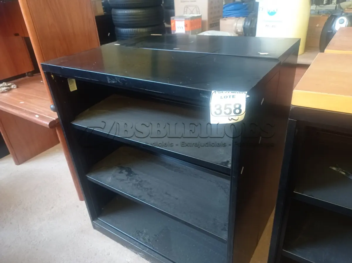 LOTE 358 - 02 ARMÁRIOS DE FERRO. (NO ESTADO) ATENÇÃO! FAZER A VISITAÇÃO ANTES DE ARREMATAR, NÃO SABEMOS SE FUNCIONA. LEILÃO NÃO TEM GARANTIA E NEM DEVOLUÇÃO, SUJEITO A POSSÍVEIS AVARIAS VISÍVEIS/OCULTAS E/OU AUSÊNCIA DE COMPONENTES.