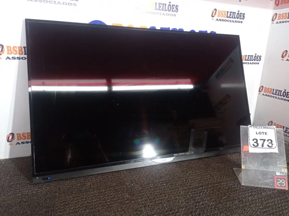 LOTE 373 - 01 TV MARCA AOC 42”. (NO ESTADO) ATENÇÃO! FAZER A VISITAÇÃO ANTES DE ARREMATAR, NÃO SABEMOS SE FUNCIONA. LEILÃO NÃO TEM GARANTIA E NEM DEVOLUÇÃO, SUJEITO A POSSÍVEIS AVARIAS VISÍVEIS/OCULTAS E/OU AUSÊNCIA DE COMPONENTES.