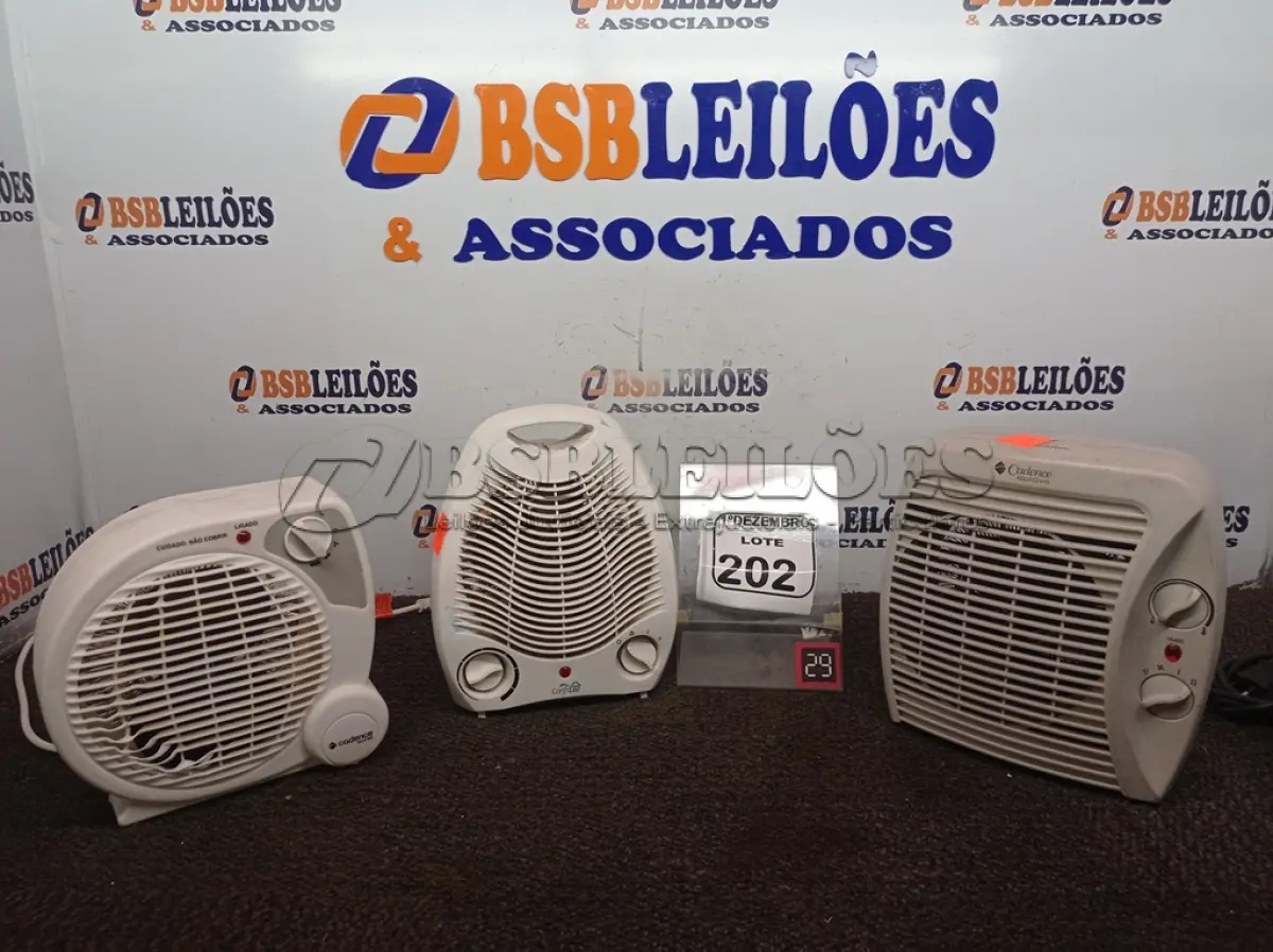 LOTE 202 - 03 AQUECEDORES MARCAS E MODELOS DIVERSOS. (NO ESTADO) ATENÇÃO! FAZER A VISITAÇÃO ANTES DE ARREMATAR, NÃO SABEMOS SE FUNCIONA. LEILÃO NÃO TEM GARANTIA E NEM DEVOLUÇÃO, SUJEITO A POSSÍVEIS AVARIAS VISÍVEIS/OCULTAS E/OU AUSÊNCIA DE COMPONENTES.