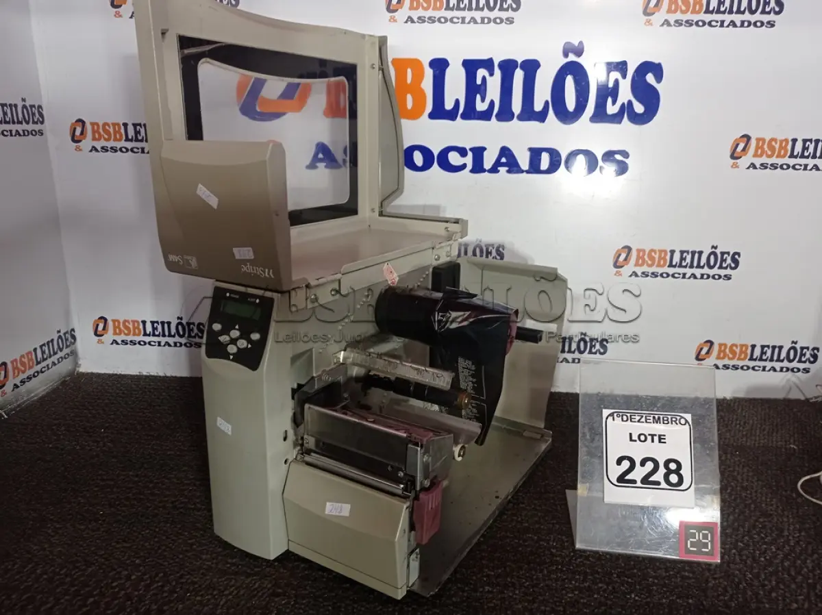 LOTE 228 - 01 IMPRESSORA DE ETIQUETAS TÉRMICA MARCA ZEBRA. (NO ESTADO) ATENÇÃO! FAZER A VISITAÇÃO ANTES DE ARREMATAR, NÃO SABEMOS SE FUNCIONA. LEILÃO NÃO TEM GARANTIA E NEM DEVOLUÇÃO, SUJEITO A POSSÍVEIS AVARIAS VISÍVEIS/OCULTAS E/OU AUSÊNCIA DE COMPONENTES.