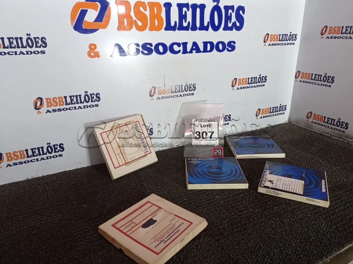 LOTE 307 - 05 FITAS ANTIGAS. (NO ESTADO) ATENÇÃO! FAZER A VISITAÇÃO ANTES DE ARREMATAR, NÃO SABEMOS SE FUNCIONA. LEILÃO NÃO TEM GARANTIA E NEM DEVOLUÇÃO, SUJEITO A POSSÍVEIS AVARIAS VISÍVEIS/OCULTAS E/OU AUSÊNCIA DE COMPONENTES.