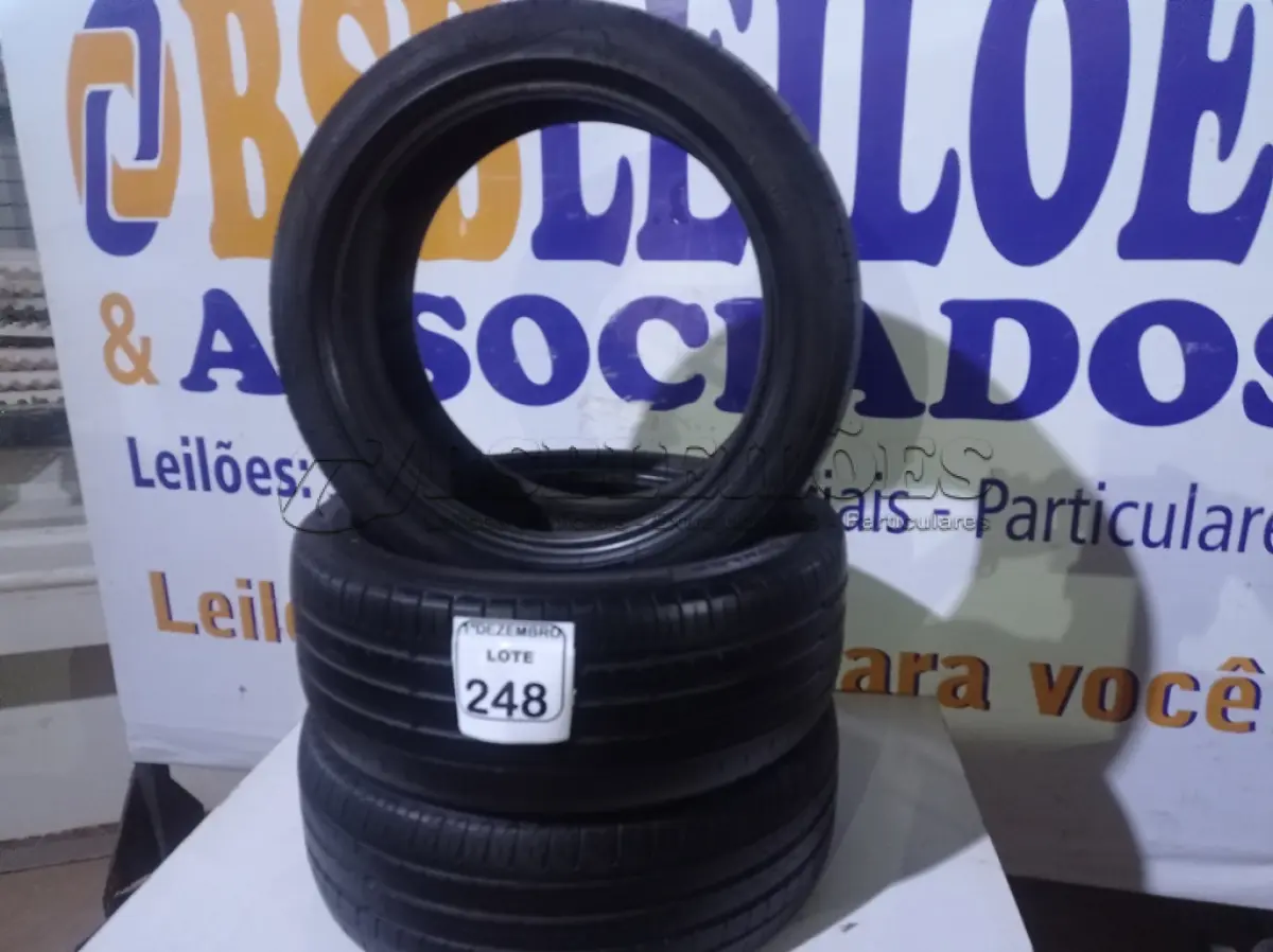 LOTE 248 - 03 PNEUS 215-50-17” USADOS. (NO ESTADO) ATENÇÃO! FAZER A VISITAÇÃO ANTES DE ARREMATAR, NÃO SABEMOS SE FUNCIONA. LEILÃO NÃO TEM GARANTIA E NEM DEVOLUÇÃO, SUJEITO A POSSÍVEIS AVARIAS VISÍVEIS/OCULTAS E/OU AUSÊNCIA DE COMPONENTES.