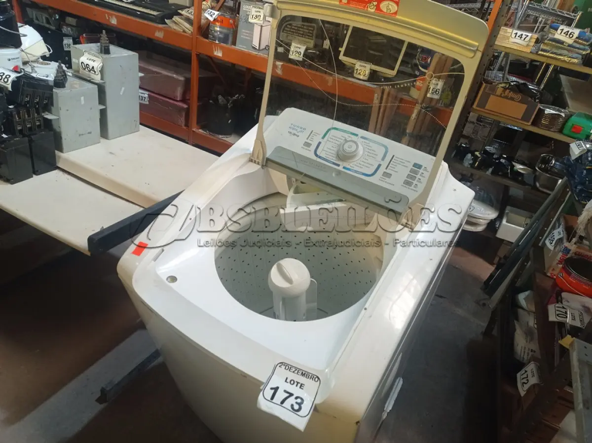 LOTE 173 - 01 MÁQUINA DE LAVAR MARCA ELECTROLUX 15.2KG. (NO ESTADO) ATENÇÃO! FAZER A VISITAÇÃO ANTES DE ARREMATAR, NÃO SABEMOS SE FUNCIONA. LEILÃO NÃO TEM GARANTIA E NEM DEVOLUÇÃO, SUJEITO A POSSÍVEIS AVARIAS VISÍVEIS/OCULTAS E/OU AUSÊNCIA DE COMPONENTES.