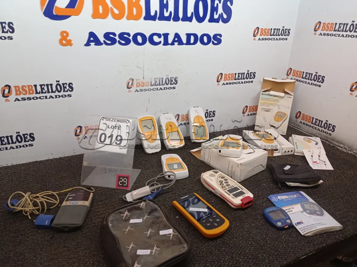 LOTE 019 - 05 MEDIDORES DE GLICOSE EQUINOS E ELETRÔNICOS DIVERSOS. (NO ESTADO) ATENÇÃO! FAZER A VISITAÇÃO ANTES DE ARREMATAR, NÃO SABEMOS SE FUNCIONA. LEILÃO NÃO TEM GARANTIA E NEM DEVOLUÇÃO, SUJEITO A POSSÍVEIS AVARIAS VISÍVEIS/OCULTAS E/OU AUSÊNCIA DE COMPONENTES.