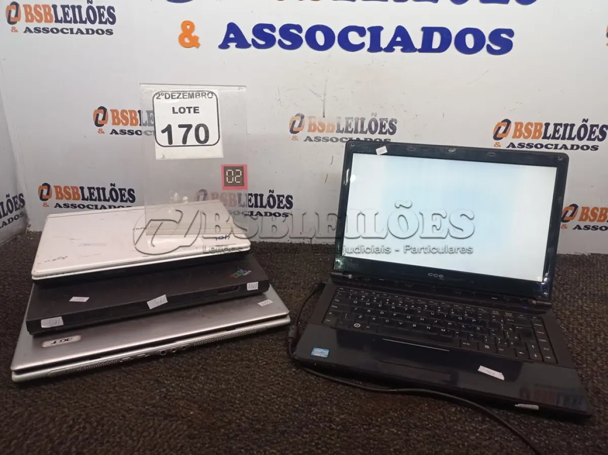 LOTE 170 - 04 NOTEBOOKS MARCAS E MODELOS DIVERSOS P/RETIRADA DE PEÇAS. (NO ESTADO) ATENÇÃO! FAZER A VISITAÇÃO ANTES DE ARREMATAR, NÃO SABEMOS SE FUNCIONA. LEILÃO NÃO TEM GARANTIA E NEM DEVOLUÇÃO, SUJEITO A POSSÍVEIS AVARIAS VISÍVEIS/OCULTAS E/OU AUSÊNCIA DE COMPONENTES.