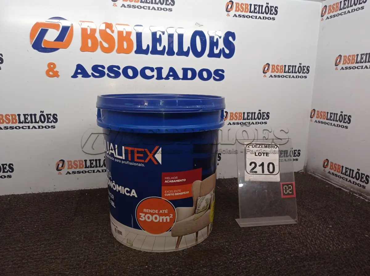 LOTE 210 - 01 GALÃO DE TINTA MARCA QUALITEX 18L. (NO ESTADO) ATENÇÃO! FAZER A VISITAÇÃO ANTES DE ARREMATAR, NÃO SABEMOS SE FUNCIONA. LEILÃO NÃO TEM GARANTIA E NEM DEVOLUÇÃO, SUJEITO A POSSÍVEIS AVARIAS VISÍVEIS/OCULTAS E/OU AUSÊNCIA DE COMPONENTES.