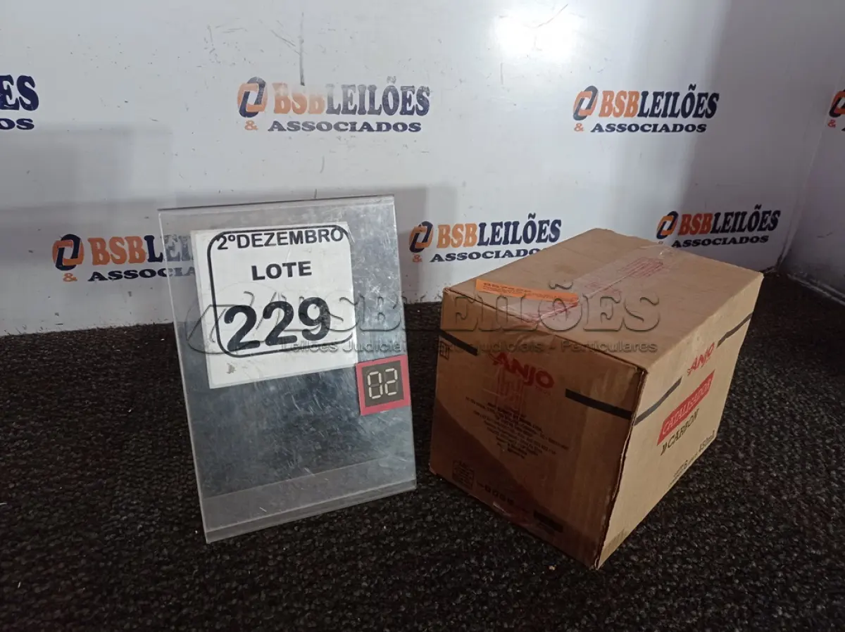 LOTE 229 - 01 CAIXA C/06 CATALISADORES MARCA ANJO CONTENDO 450ML EM CADA LATA(NOVO). (NO ESTADO) ATENÇÃO! FAZER A VISITAÇÃO ANTES DE ARREMATAR, NÃO SABEMOS SE FUNCIONA. LEILÃO NÃO TEM GARANTIA E NEM DEVOLUÇÃO, SUJEITO A POSSÍVEIS AVARIAS VISÍVEIS/OCULTAS E/OU AUSÊNCIA DE COMPONENTES.