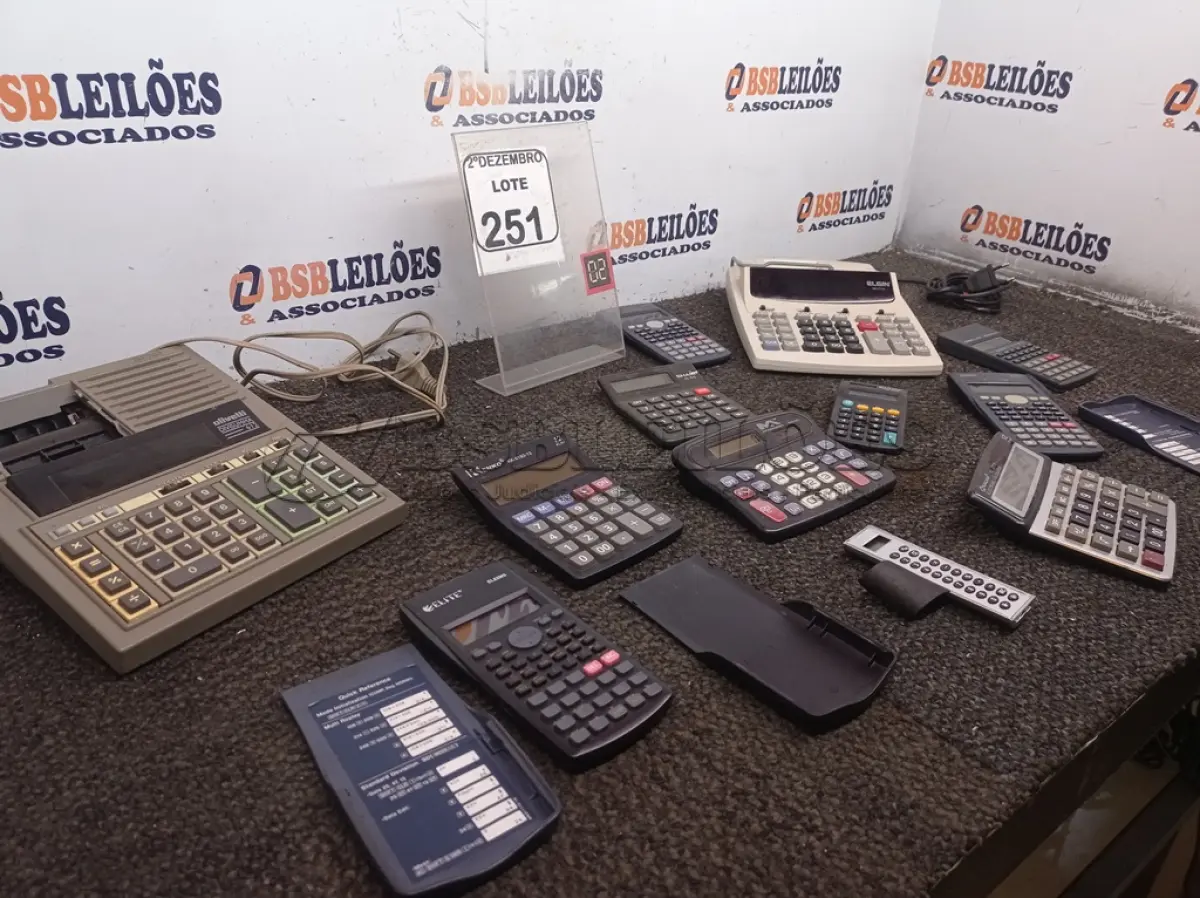 LOTE 251 - 01 LOTE C/VÁRIAS CALCULADORAS MARCAS E MODELOS DIVERSOS. (NO ESTADO) ATENÇÃO! FAZER A VISITAÇÃO ANTES DE ARREMATAR, NÃO SABEMOS SE FUNCIONA. LEILÃO NÃO TEM GARANTIA E NEM DEVOLUÇÃO, SUJEITO A POSSÍVEIS AVARIAS VISÍVEIS/OCULTAS E/OU AUSÊNCIA DE COMPONENTES.