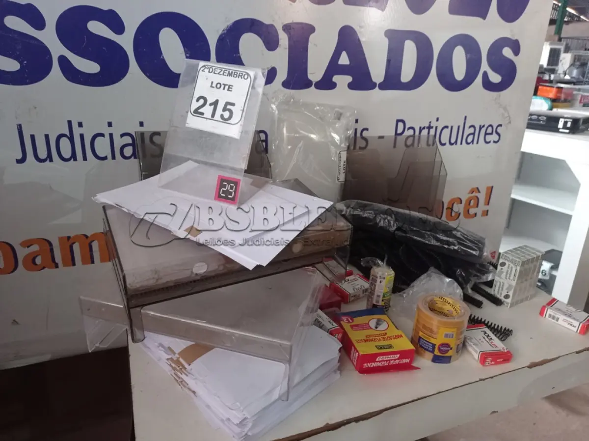 LOTE 215 - 01 LOTE C/VÁRIOS CANETÕES, CLIPES DE PAPEL, ORGANIZADOR DE PAPEIS E MATERIAIS P/ESCRITÓRIO DIVERSOS. (NO ESTADO) ATENÇÃO! FAZER A VISITAÇÃO ANTES DE ARREMATAR, NÃO SABEMOS SE FUNCIONA. LEILÃO NÃO TEM GARANTIA E NEM DEVOLUÇÃO, SUJEITO A POSSÍVEIS AVARIAS VISÍVEIS/OCULTAS E/OU AUSÊNCIA DE COMPONENTES.