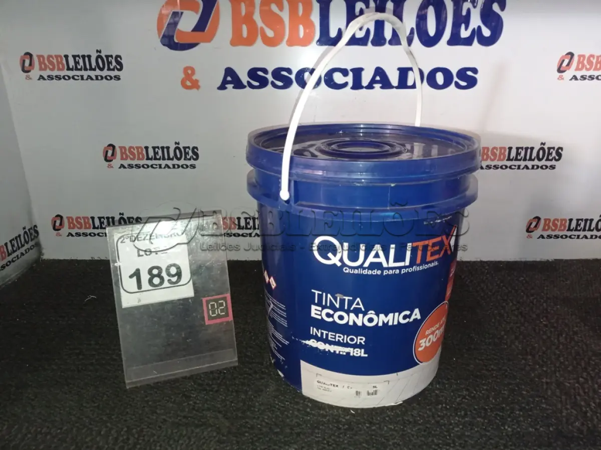 LOTE 189 - 01 GALÃO DE TINTA MARCA QUALITEX. (NO ESTADO) ATENÇÃO! FAZER A VISITAÇÃO ANTES DE ARREMATAR, NÃO SABEMOS SE FUNCIONA. LEILÃO NÃO TEM GARANTIA E NEM DEVOLUÇÃO, SUJEITO A POSSÍVEIS AVARIAS VISÍVEIS/OCULTAS E/OU AUSÊNCIA DE COMPONENTES.
