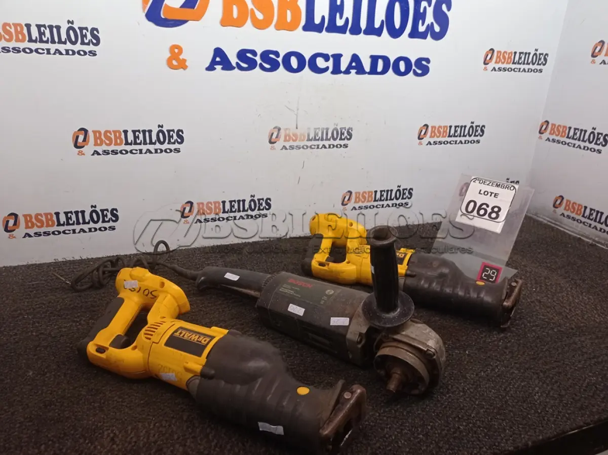 LOTE 068 - 01 LIXADEIRA MARCA BOSCH E 02 SERRAS ELÉTRICAS MARCA DEWALT. (NO ESTADO) ATENÇÃO! FAZER A VISITAÇÃO ANTES DE ARREMATAR, NÃO SABEMOS SE FUNCIONA. LEILÃO NÃO TEM GARANTIA E NEM DEVOLUÇÃO, SUJEITO A POSSÍVEIS AVARIAS VISÍVEIS/OCULTAS E/OU AUSÊNCIA DE COMPONENTES.