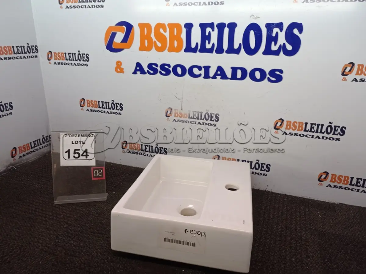 LOTE 154 - 01 CUBA QUADRADA MARCA DECA 32X35CM(NOVO). (NO ESTADO) ATENÇÃO! FAZER A VISITAÇÃO ANTES DE ARREMATAR, NÃO SABEMOS SE FUNCIONA. LEILÃO NÃO TEM GARANTIA E NEM DEVOLUÇÃO, SUJEITO A POSSÍVEIS AVARIAS VISÍVEIS/OCULTAS E/OU AUSÊNCIA DE COMPONENTES.