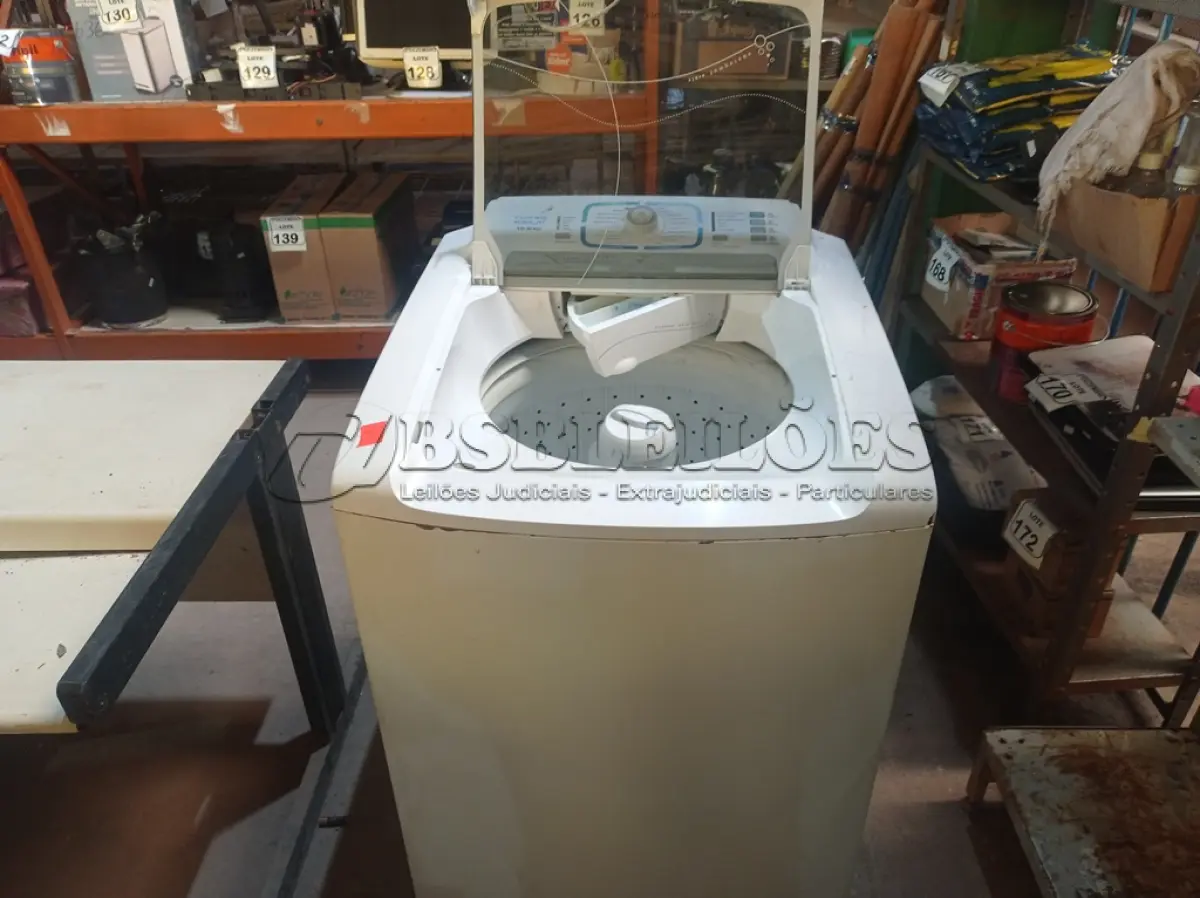 LOTE 173 - 01 MÁQUINA DE LAVAR MARCA ELECTROLUX 15.2KG. (NO ESTADO) ATENÇÃO! FAZER A VISITAÇÃO ANTES DE ARREMATAR, NÃO SABEMOS SE FUNCIONA. LEILÃO NÃO TEM GARANTIA E NEM DEVOLUÇÃO, SUJEITO A POSSÍVEIS AVARIAS VISÍVEIS/OCULTAS E/OU AUSÊNCIA DE COMPONENTES.