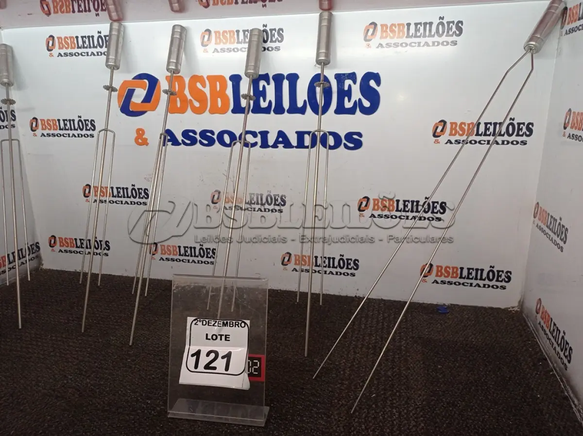 LOTE 121 - 06 ESPETOS P/CHURRASCO DIVERSOS (NOVO). (NO ESTADO) ATENÇÃO! FAZER A VISITAÇÃO ANTES DE ARREMATAR, NÃO SABEMOS SE FUNCIONA. LEILÃO NÃO TEM GARANTIA E NEM DEVOLUÇÃO, SUJEITO A POSSÍVEIS AVARIAS VISÍVEIS/OCULTAS E/OU AUSÊNCIA DE COMPONENTES.