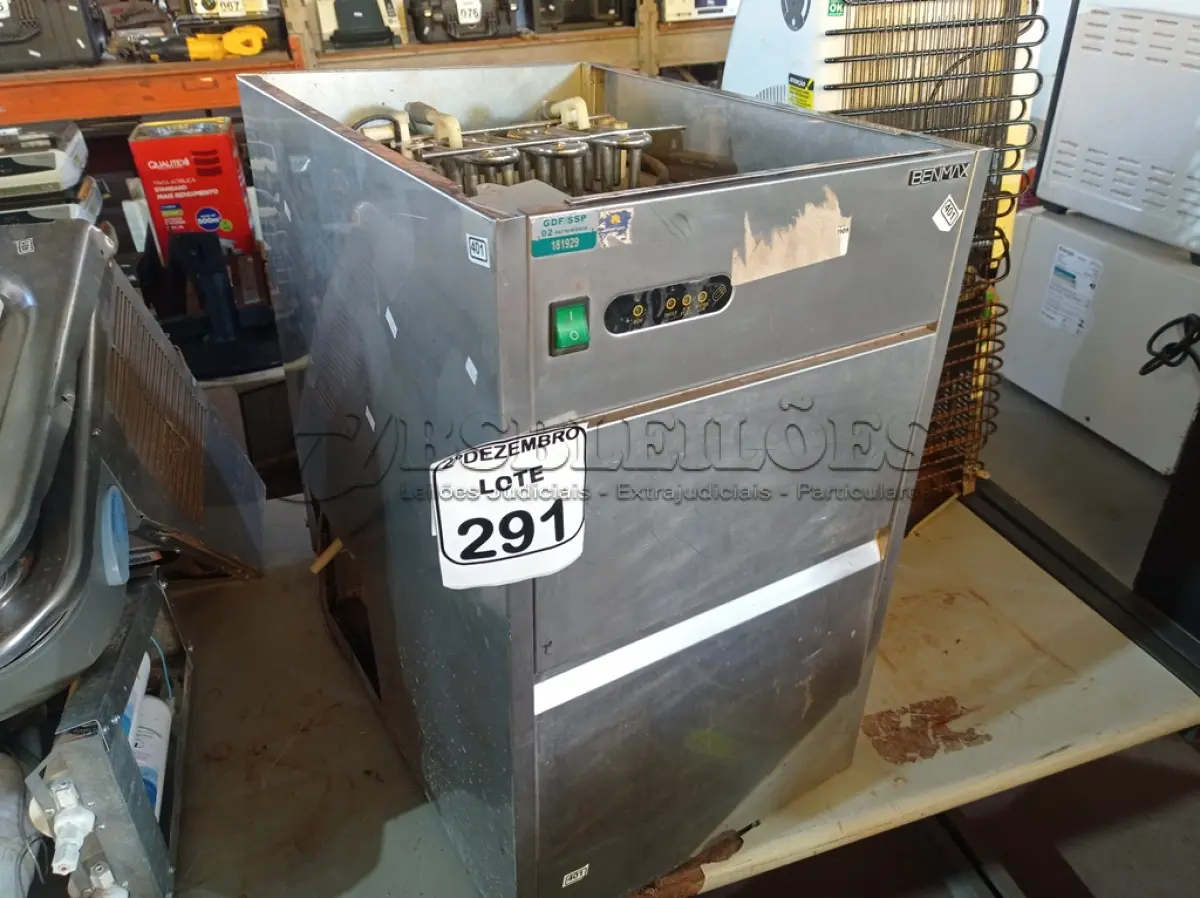 LOTE 291 - 01 MÁQUINA DE FAZER GELO EM INOX INCOMPLETA MARCA BENMAX P/RETIRADA DE PEÇAS. (NO ESTADO) ATENÇÃO! FAZER A VISITAÇÃO ANTES DE ARREMATAR, NÃO SABEMOS SE FUNCIONA. LEILÃO NÃO TEM GARANTIA E NEM DEVOLUÇÃO, SUJEITO A POSSÍVEIS AVARIAS VISÍVEIS/OCULTAS E/OU AUSÊNCIA DE COMPONENTES.
