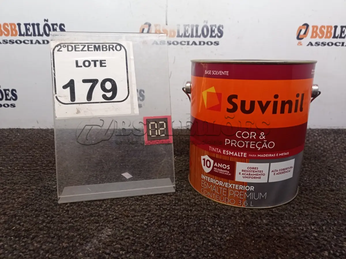 LOTE 179 - 01 LATA DE TINTA COR BRILHANTE COLORADO MARCA SUVINIL 3,6L P/MADEIRAS E METAIS. (NO ESTADO) ATENÇÃO! FAZER A VISITAÇÃO ANTES DE ARREMATAR, NÃO SABEMOS SE FUNCIONA. LEILÃO NÃO TEM GARANTIA E NEM DEVOLUÇÃO, SUJEITO A POSSÍVEIS AVARIAS VISÍVEIS/OCULTAS E/OU AUSÊNCIA DE COMPONENTES.