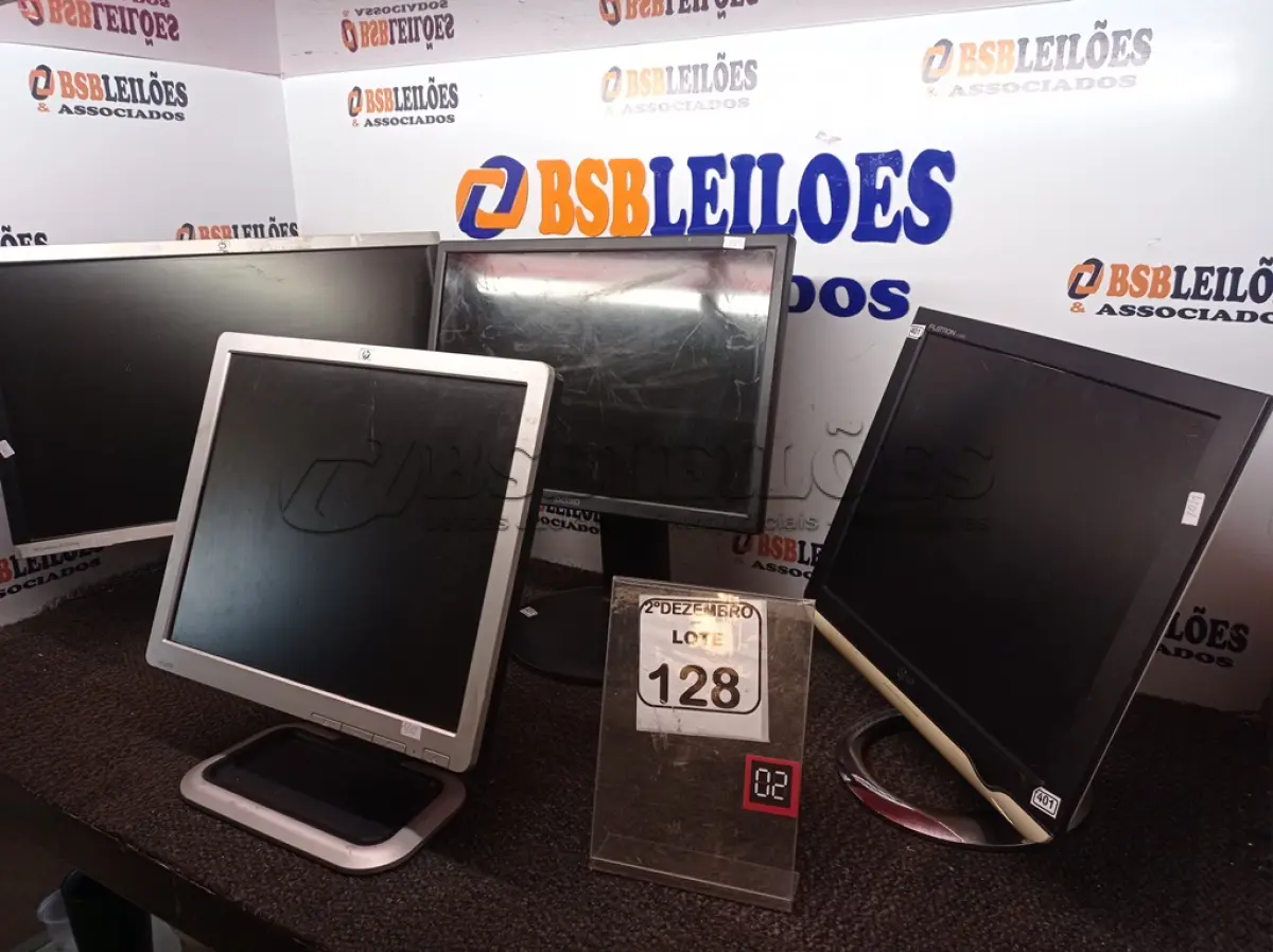 LOTE 128 - 04 MONITORES LCD MARCAS E MODELOS DIVERSOS. (NO ESTADO) ATENÇÃO! FAZER A VISITAÇÃO ANTES DE ARREMATAR, NÃO SABEMOS SE FUNCIONA. LEILÃO NÃO TEM GARANTIA E NEM DEVOLUÇÃO, SUJEITO A POSSÍVEIS AVARIAS VISÍVEIS/OCULTAS E/OU AUSÊNCIA DE COMPONENTES.