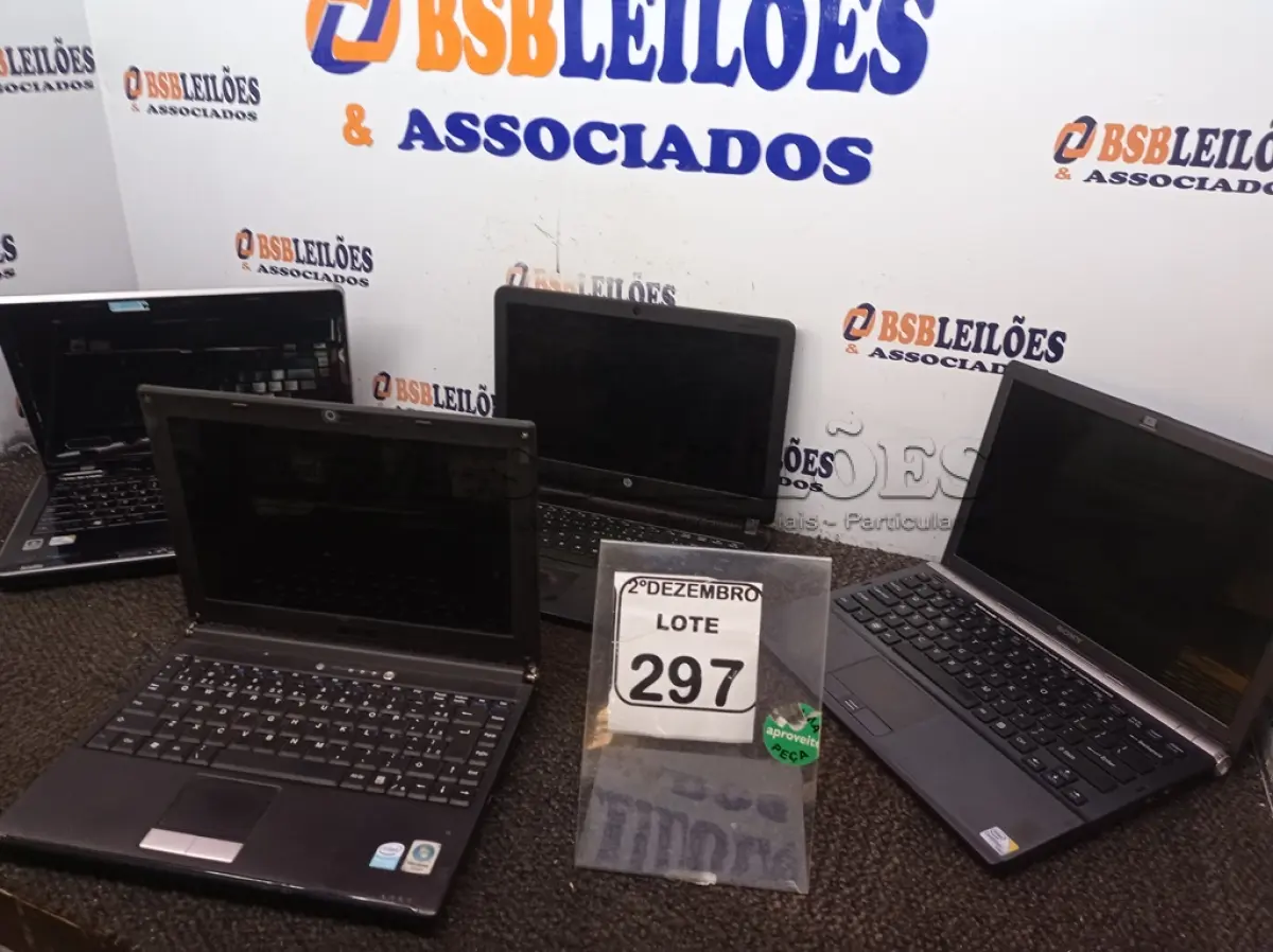 LOTE 297 - 04 NOTEBOOKS MARCAS E MODELOS DIVERSOS P/RETIRADA DE PEÇAS. (NO ESTADO) ATENÇÃO! FAZER A VISITAÇÃO ANTES DE ARREMATAR, NÃO SABEMOS SE FUNCIONA. LEILÃO NÃO TEM GARANTIA E NEM DEVOLUÇÃO, SUJEITO A POSSÍVEIS AVARIAS VISÍVEIS/OCULTAS E/OU AUSÊNCIA DE COMPONENTES.