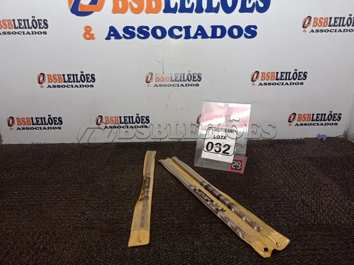 LOTE 032 - 02 BROCAS P/MOURÃO E FIBROCIMENTO ½” 400MM MARCA FERTAK E 01 BROCA P/MOURÃO E FIBROCIMENTO 5/16” 400MM MARCA FERTAK (NOVO). (NO ESTADO) ATENÇÃO! FAZER A VISITAÇÃO ANTES DE ARREMATAR, NÃO SABEMOS SE FUNCIONA. LEILÃO NÃO TEM GARANTIA E NEM DEVOLUÇÃO, SUJEITO A POSSÍVEIS AVARIAS VISÍVEIS/OCULTAS E/OU AUSÊNCIA DE COMPONENTES.