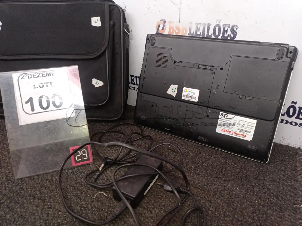LOTE 100 - 01 NOTEBOOK MARCA STI DUAL CORE HD 250GB, 2GB DE MEMÓRIA E WEBCAM C/MALETA E FONTE. (NO ESTADO) ATENÇÃO! FAZER A VISITAÇÃO ANTES DE ARREMATAR, NÃO SABEMOS SE FUNCIONA. LEILÃO NÃO TEM GARANTIA E NEM DEVOLUÇÃO, SUJEITO A POSSÍVEIS AVARIAS VISÍVEIS/OCULTAS E/OU AUSÊNCIA DE COMPONENTES.