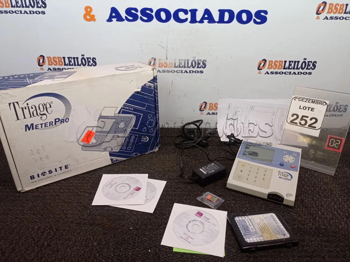 LOTE 252 - 01 ANALISADOR DE SANGUE MARCA TRIAGE. (NO ESTADO) ATENÇÃO! FAZER A VISITAÇÃO ANTES DE ARREMATAR, NÃO SABEMOS SE FUNCIONA. LEILÃO NÃO TEM GARANTIA E NEM DEVOLUÇÃO, SUJEITO A POSSÍVEIS AVARIAS VISÍVEIS/OCULTAS E/OU AUSÊNCIA DE COMPONENTES.