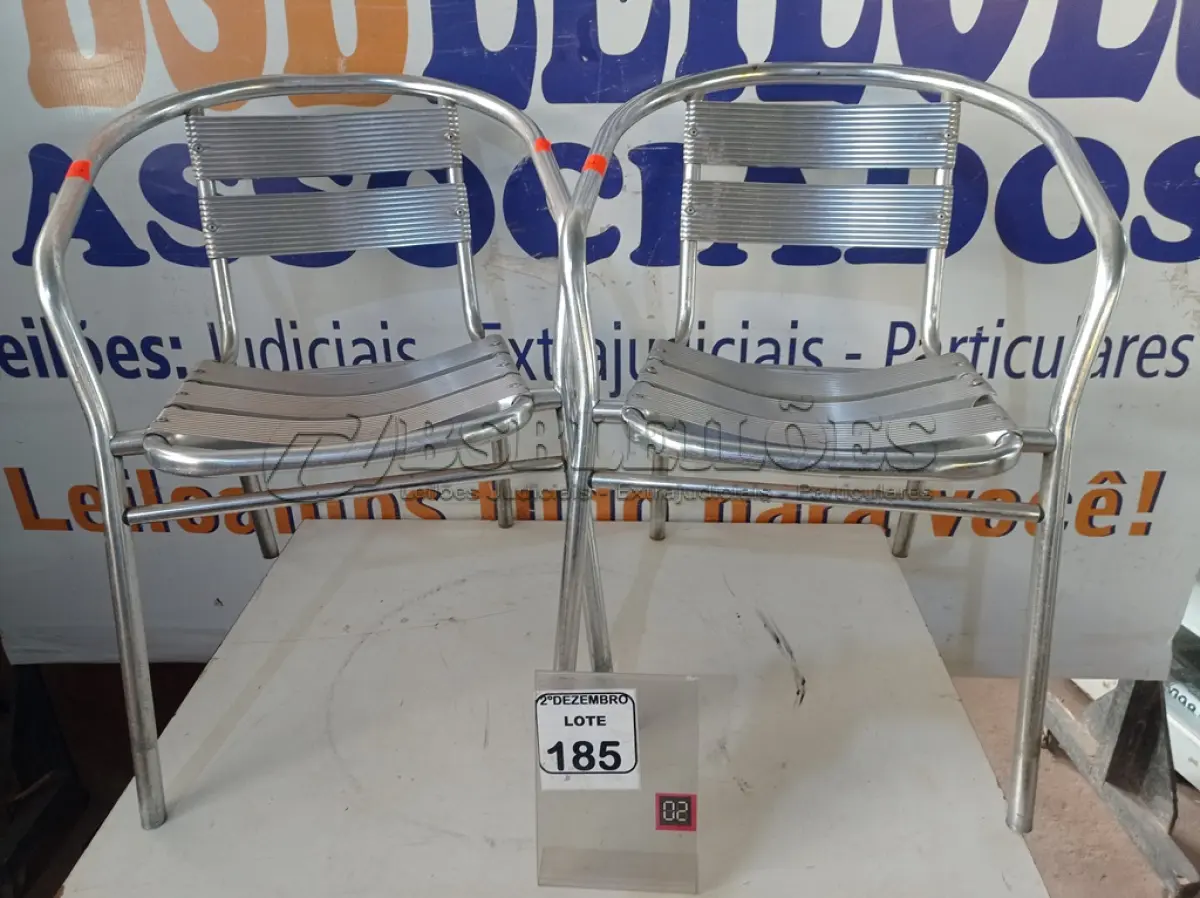 LOTE 185 - 02 CADEIRAS EM ALUMÍNIO. (NO ESTADO) ATENÇÃO! FAZER A VISITAÇÃO ANTES DE ARREMATAR, NÃO SABEMOS SE FUNCIONA. LEILÃO NÃO TEM GARANTIA E NEM DEVOLUÇÃO, SUJEITO A POSSÍVEIS AVARIAS VISÍVEIS/OCULTAS E/OU AUSÊNCIA DE COMPONENTES.