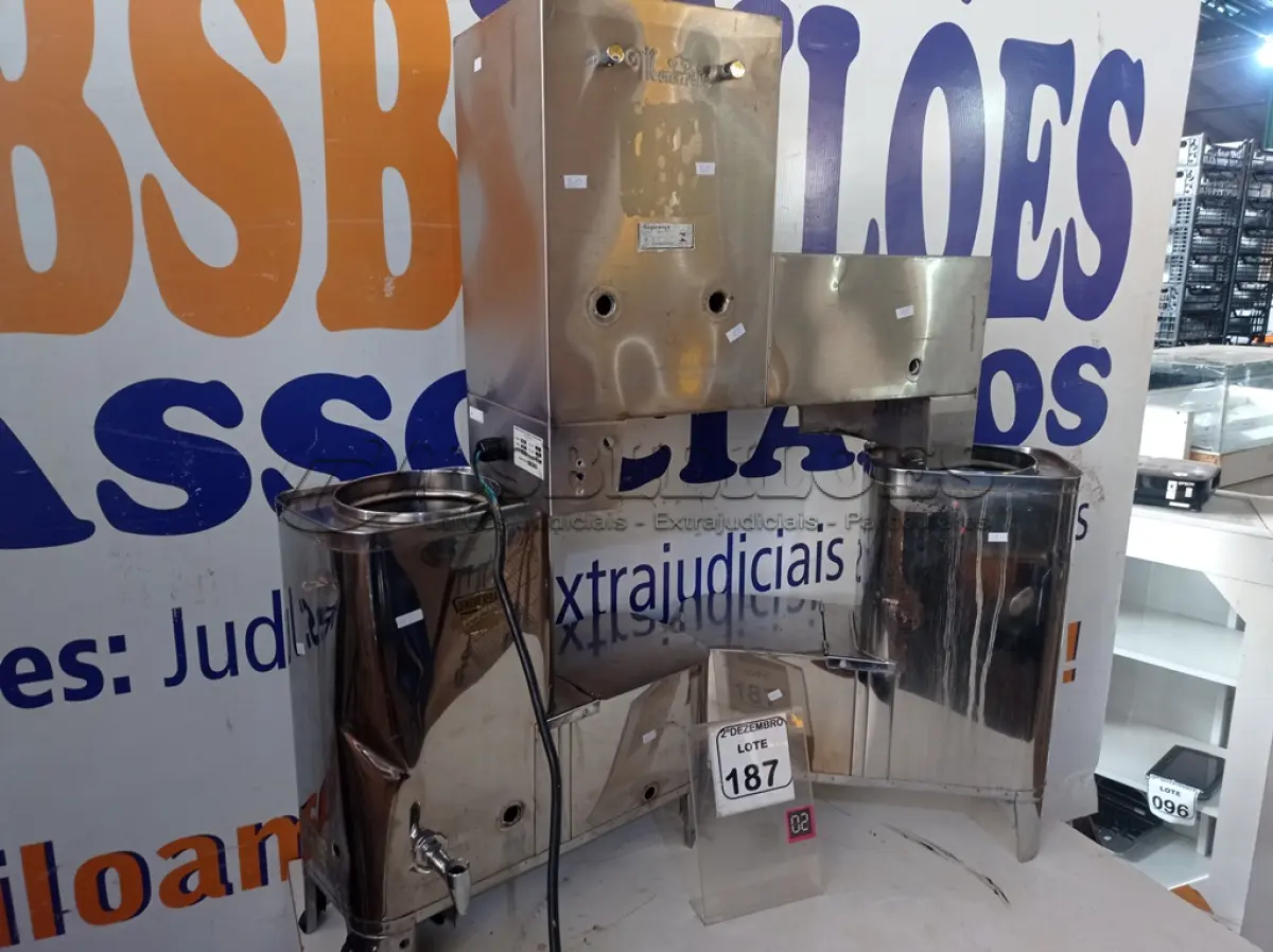 LOTE 187 - 03 CAFETEIRAS EM INOX C/AVARIAS. (NO ESTADO) ATENÇÃO! FAZER A VISITAÇÃO ANTES DE ARREMATAR, NÃO SABEMOS SE FUNCIONA. LEILÃO NÃO TEM GARANTIA E NEM DEVOLUÇÃO, SUJEITO A POSSÍVEIS AVARIAS VISÍVEIS/OCULTAS E/OU AUSÊNCIA DE COMPONENTES.
