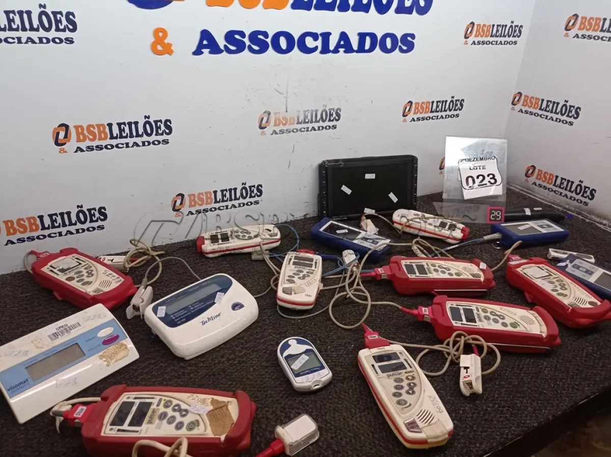 LOTE 023 - 01 LOTE C/VÁRIOS OXÍMETROS, MATERIAIS E ELETRÔNICOS DIVERSOS. (NO ESTADO) ATENÇÃO! FAZER A VISITAÇÃO ANTES DE ARREMATAR, NÃO SABEMOS SE FUNCIONA. LEILÃO NÃO TEM GARANTIA E NEM DEVOLUÇÃO, SUJEITO A POSSÍVEIS AVARIAS VISÍVEIS/OCULTAS E/OU AUSÊNCIA DE COMPONENTES.
