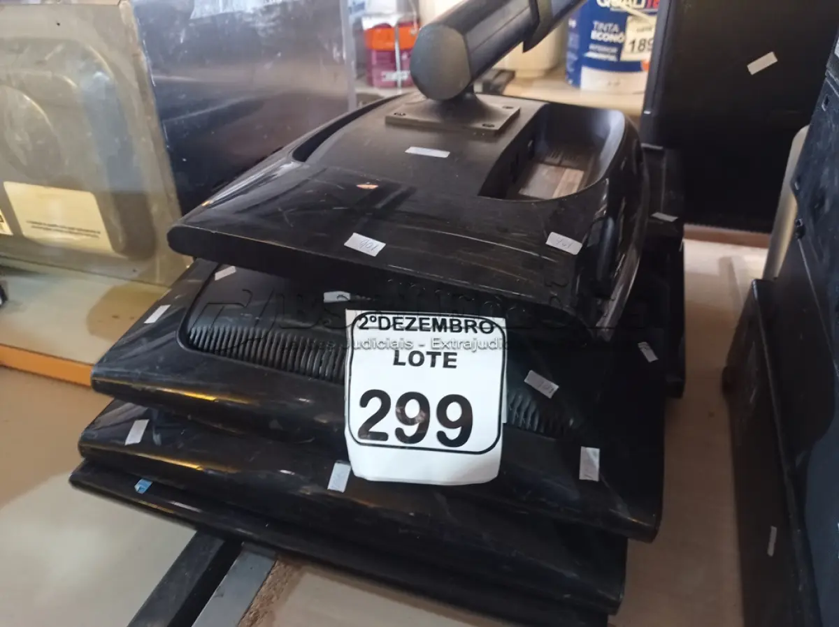 LOTE 299 - 07 MONITORES LCD MARCAS E MODELOS DIVERSOS P/RETIRADA DE PEÇAS. (NO ESTADO) ATENÇÃO! FAZER A VISITAÇÃO ANTES DE ARREMATAR, NÃO SABEMOS SE FUNCIONA. LEILÃO NÃO TEM GARANTIA E NEM DEVOLUÇÃO, SUJEITO A POSSÍVEIS AVARIAS VISÍVEIS/OCULTAS E/OU AUSÊNCIA DE COMPONENTES.