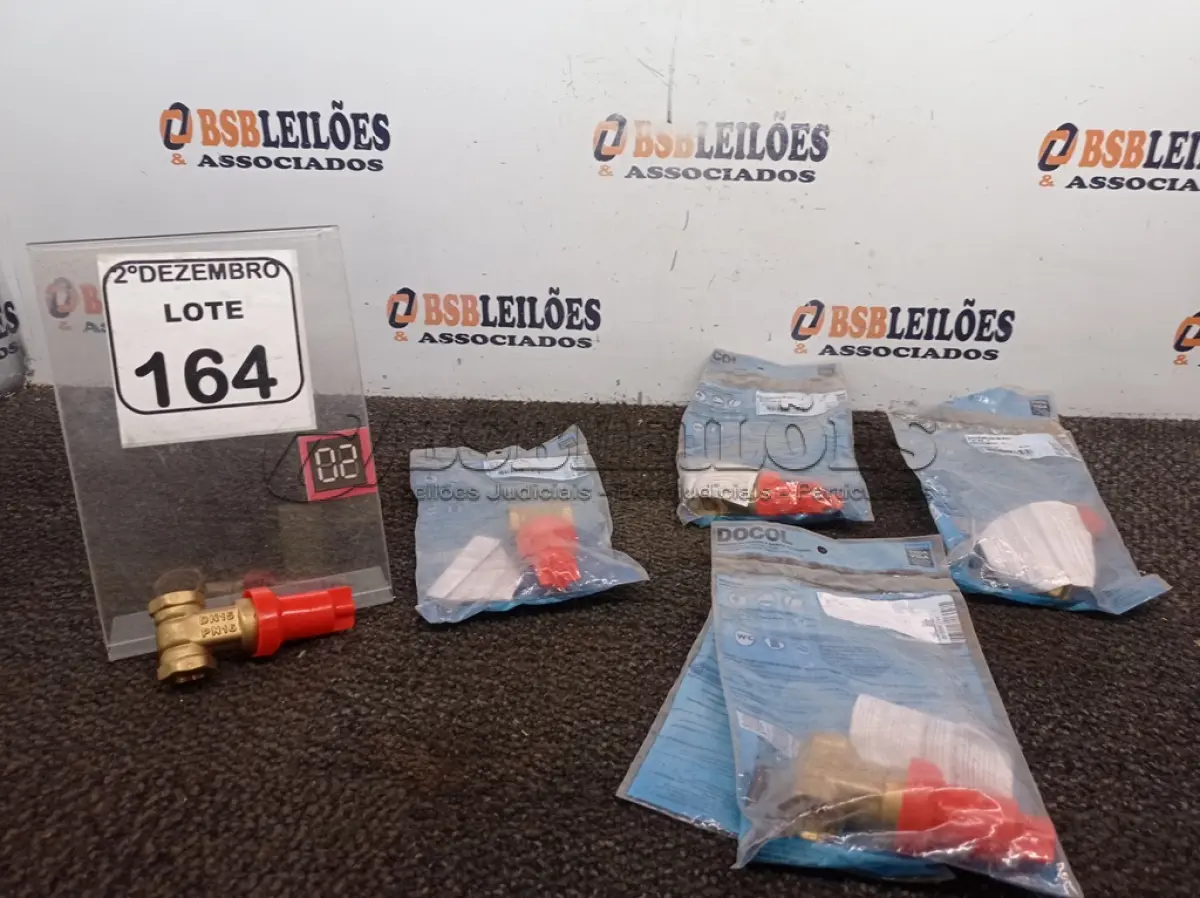 LOTE 164 - 05 REGISTROS GAVETA MARCA DOCOL ½” (NOVO). (NO ESTADO) ATENÇÃO! FAZER A VISITAÇÃO ANTES DE ARREMATAR, NÃO SABEMOS SE FUNCIONA. LEILÃO NÃO TEM GARANTIA E NEM DEVOLUÇÃO, SUJEITO A POSSÍVEIS AVARIAS VISÍVEIS/OCULTAS E/OU AUSÊNCIA DE COMPONENTES.