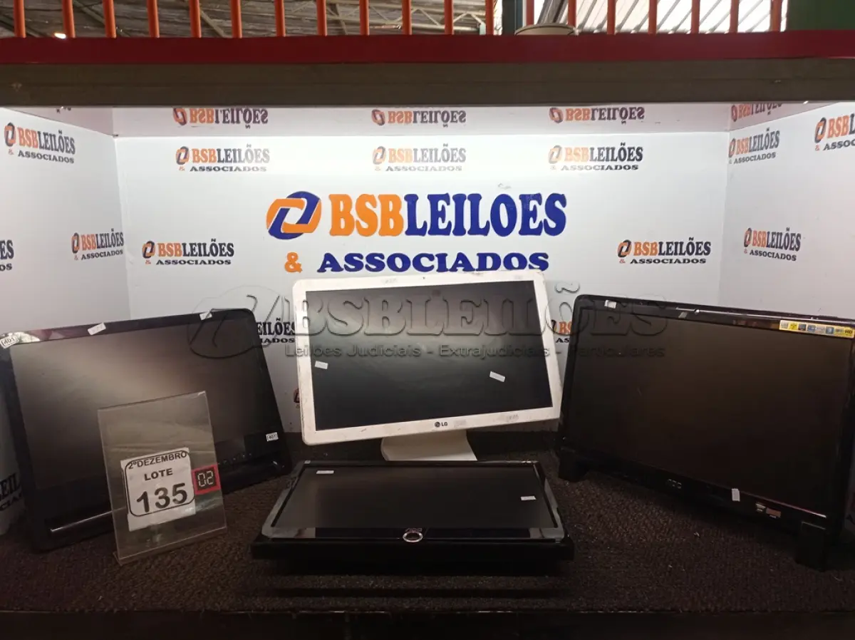 LOTE 135 - 04 ALL IN ONE MARCAS E MODELOS DIVERSOS P/RETIRADA DE PEÇAS. (NO ESTADO) ATENÇÃO! FAZER A VISITAÇÃO ANTES DE ARREMATAR, NÃO SABEMOS SE FUNCIONA. LEILÃO NÃO TEM GARANTIA E NEM DEVOLUÇÃO, SUJEITO A POSSÍVEIS AVARIAS VISÍVEIS/OCULTAS E/OU AUSÊNCIA DE COMPONENTES.