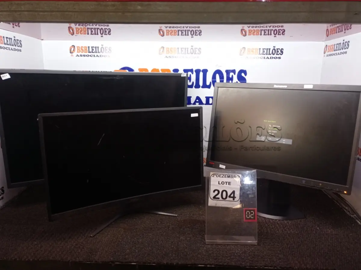 LOTE 204 - 01 TV 32” MARCA SAMSUNG E 01 MONITOR LCD. (NO ESTADO) ATENÇÃO! FAZER A VISITAÇÃO ANTES DE ARREMATAR, NÃO SABEMOS SE FUNCIONA. LEILÃO NÃO TEM GARANTIA E NEM DEVOLUÇÃO, SUJEITO A POSSÍVEIS AVARIAS VISÍVEIS/OCULTAS E/OU AUSÊNCIA DE COMPONENTES.